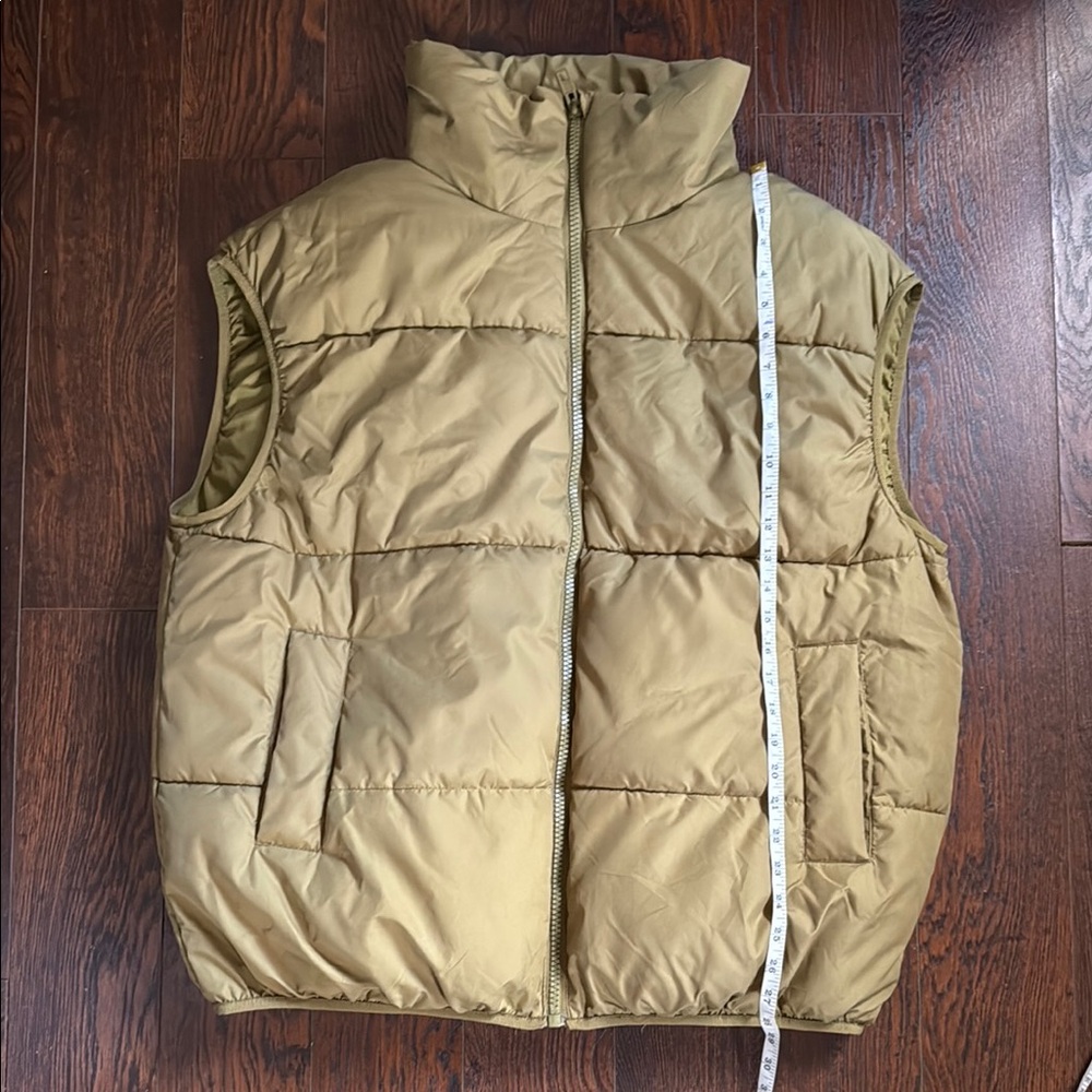 ๐ท&๐ผ Quilted Puffer Vest with Stand-Up Collar - Picture 6 of 9